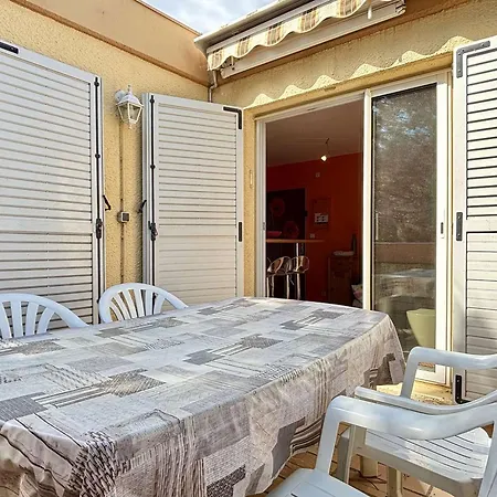 Apartment 2 Pieces Avec Garage Prive Et Terrasse, A 80 M De La Mer, Classe 2 Etoiles, - Fr-1-225-82 *